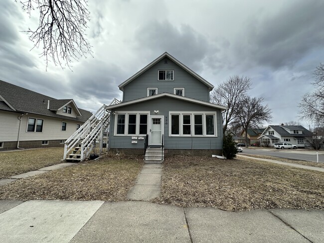 Building Photo - 930 N 5th St Unit 3 Rental