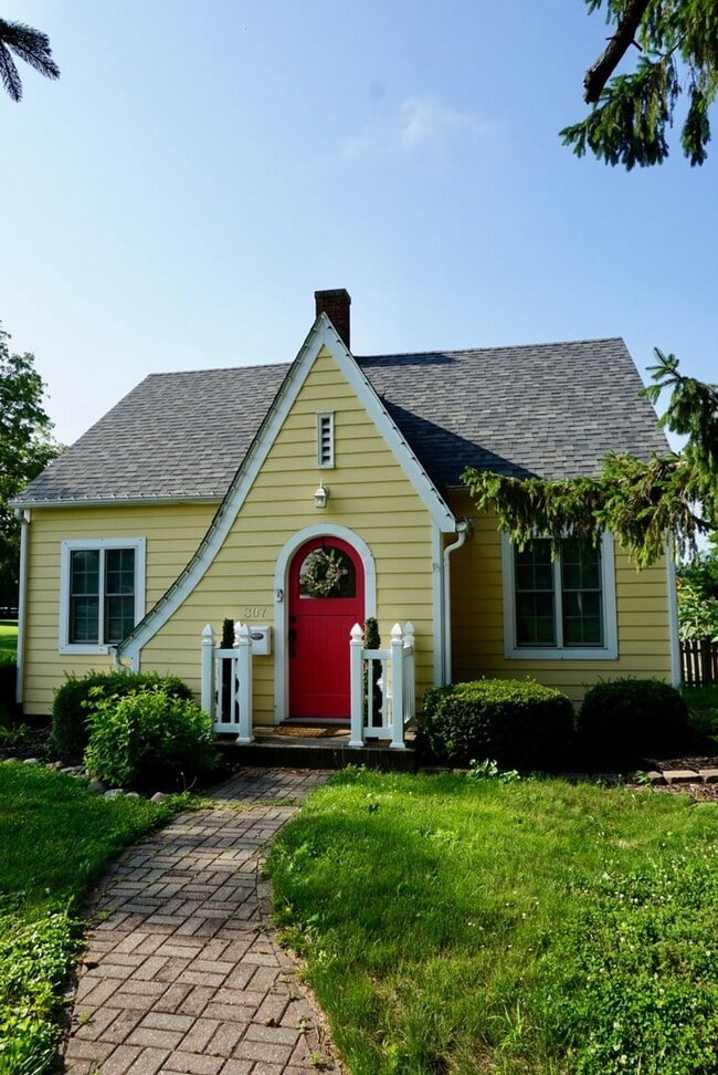Building Photo - Adorable Home For Rent!