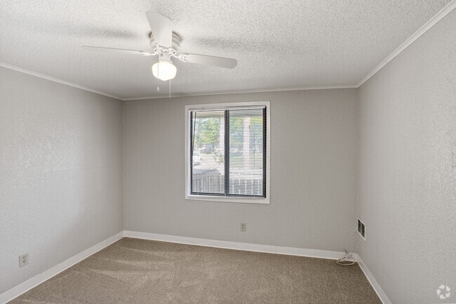 1BR, 1BA - 576SF - Bedroom