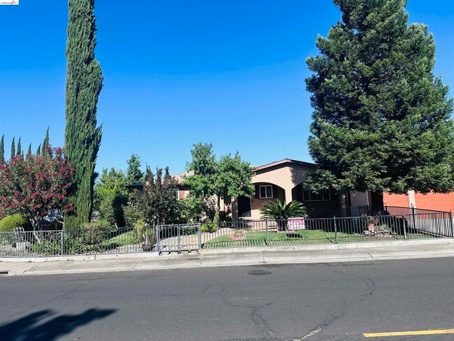 Building Photo - 1044 Agate Ave