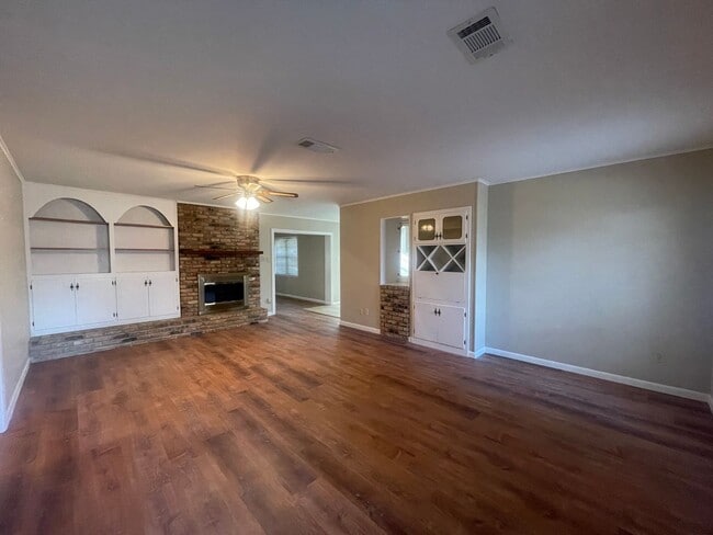 Photo - Country Feel In The City! A Must See!