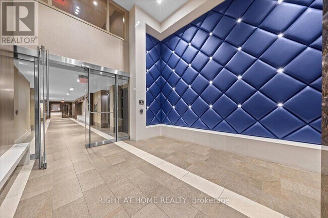 Photo - 1035 Bank St Unit 705