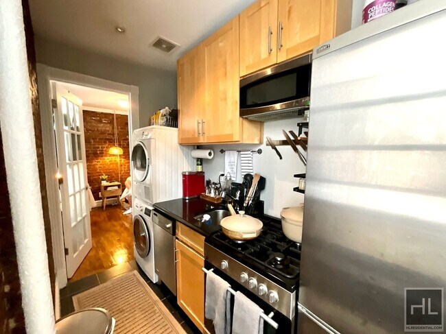 Photo - E 13TH ST. Unidad 3B