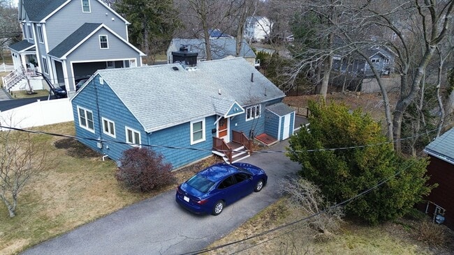 Building Photo - 176 Upland Ave