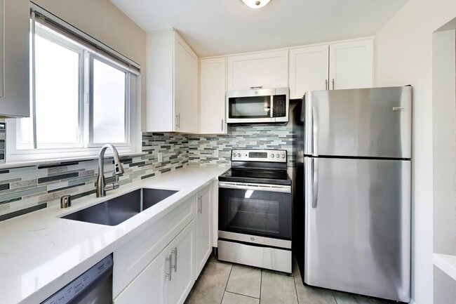 Building Photo - 227 Madrone St Unit 03