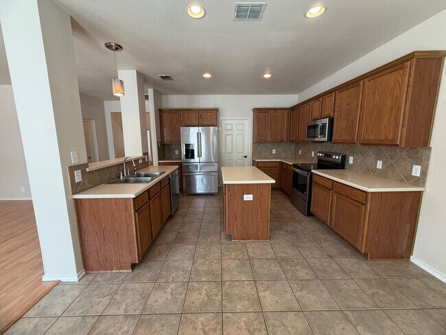 Photo - 221 Turnberry Dr