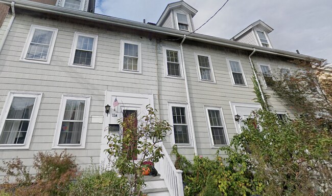 Building Photo - 8 Chapman Pl Unit 2 Rental