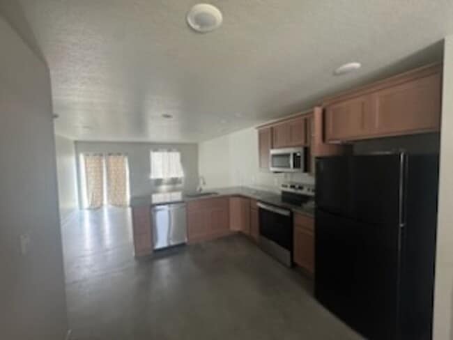 Photo - 805 Tinley St