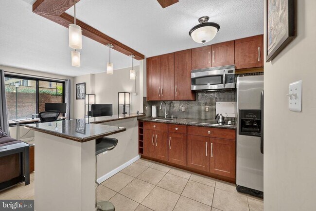 Building Photo - 1718 P St NW Unit T9