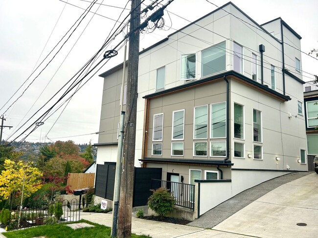 Photo - Magnolia newer 2Bed 2Bath Townhouse with Rooftop Deck