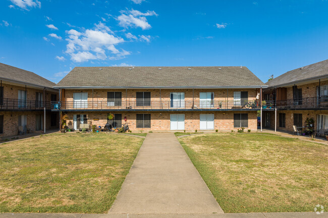 Building Photo - The Bristols Apartments