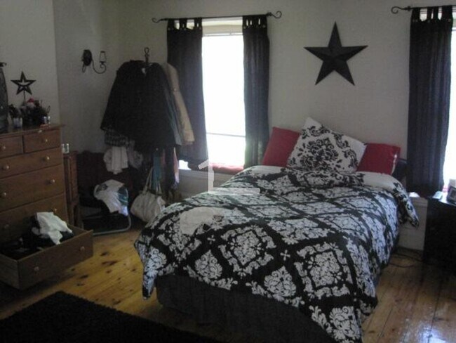 Photo - Spacious 4 bed 2 bath in Brighton.....