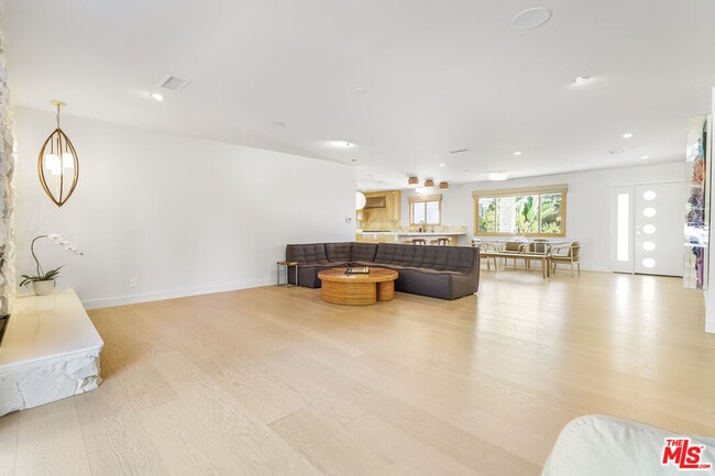 Photo - 375 S Surfview Dr