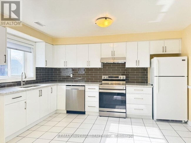 Photo - 641A The Queensway