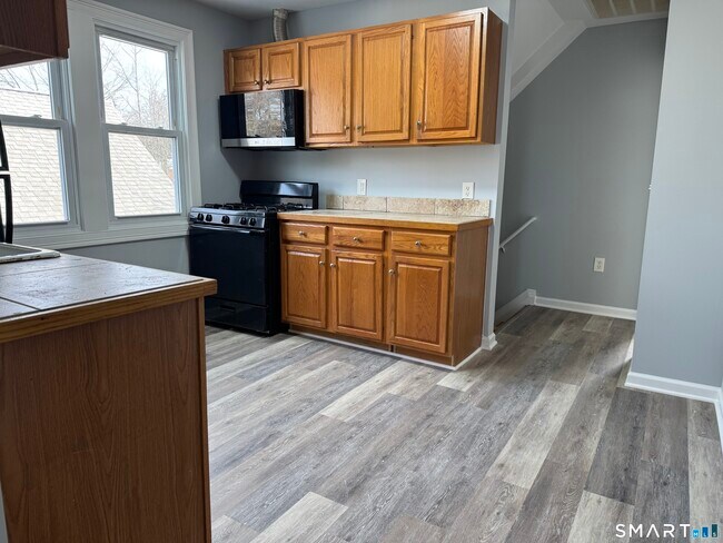 Photo - 39 Lander St Unidad 3rd Floor