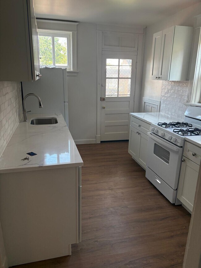 735 Leland Ave Unidad 3rd unit
