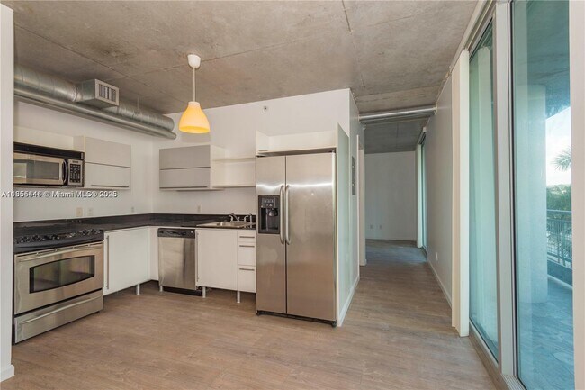 Photo - 690 SW 1st Ct Unidad 405