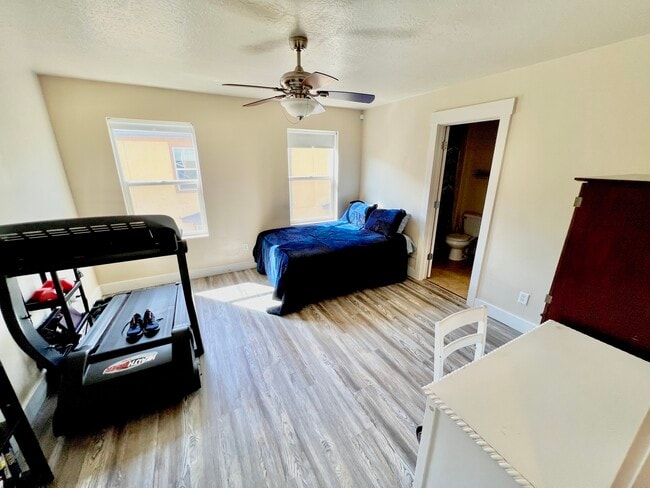 Photo - 172 W Barry Links Way