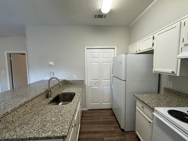 Photo - Recently renovated 1 bedroom 1 bath condo for rent in Riverwalk!
