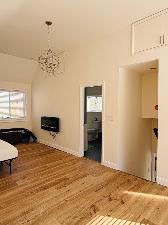 Photo - 515 Cow Hill Rd