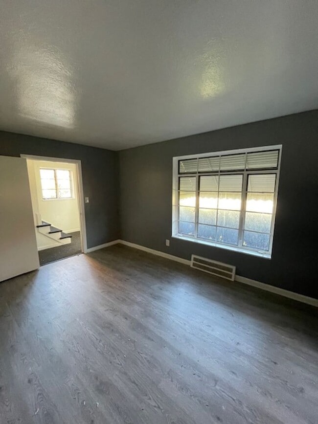 Photo - Renovated two bedroom unit! Unidad -1