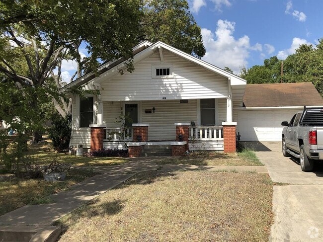 Building Photo - 212 W 6th St Rental