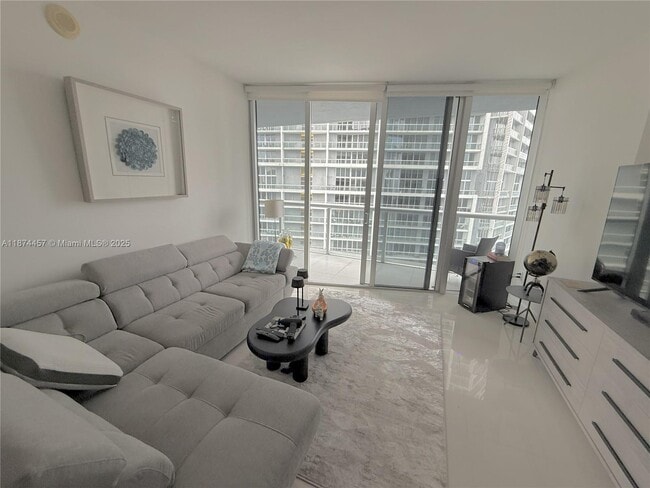 Building Photo - 495 Brickell Ave Unit 2806 Rental