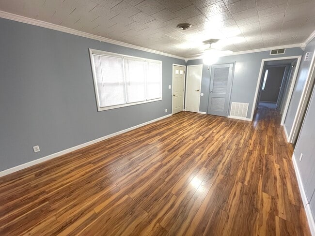Photo - 715 Scott St