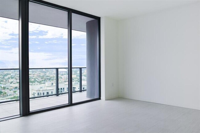 Photo - 1000 Brickell Plz