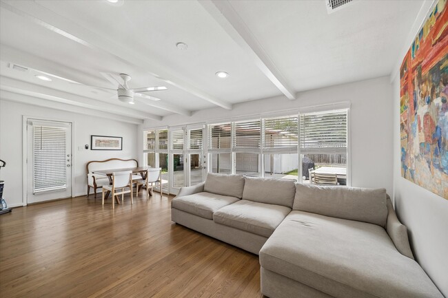 Building Photo - 3110 Castlewood St