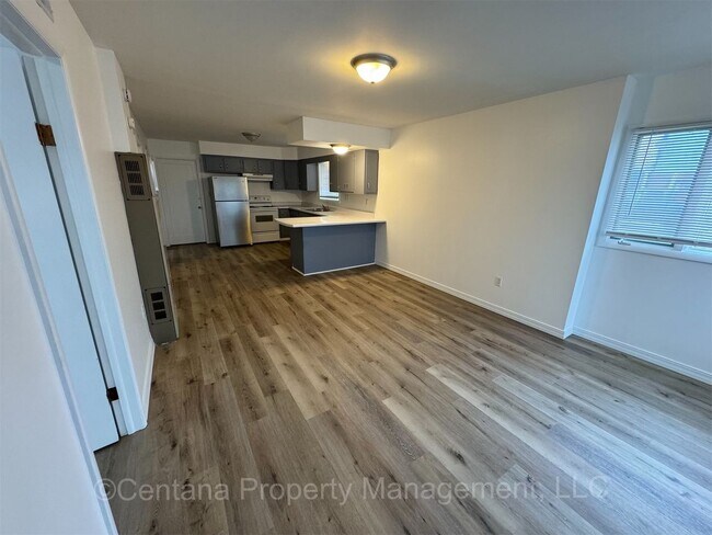 400 Birch St Unit Downstairs