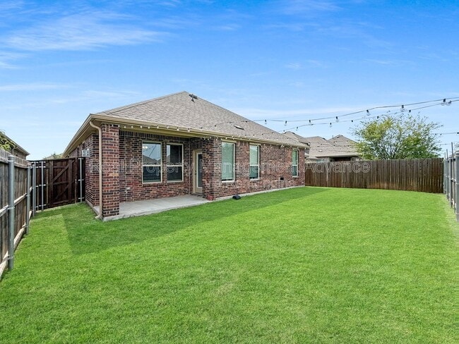 Photo - 2912 Log Cabin Dr