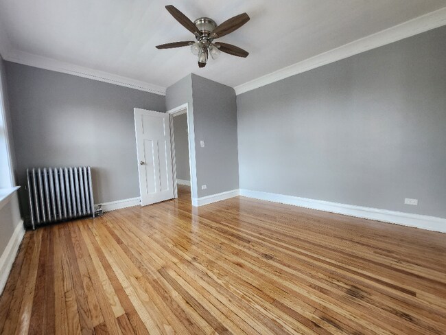 Photo - 625 E 80th St