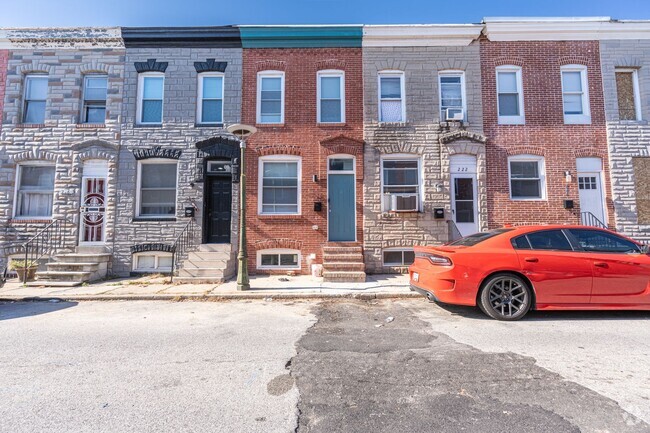 Building Photo - Newly Renovated 2 Bedroom Rowhome