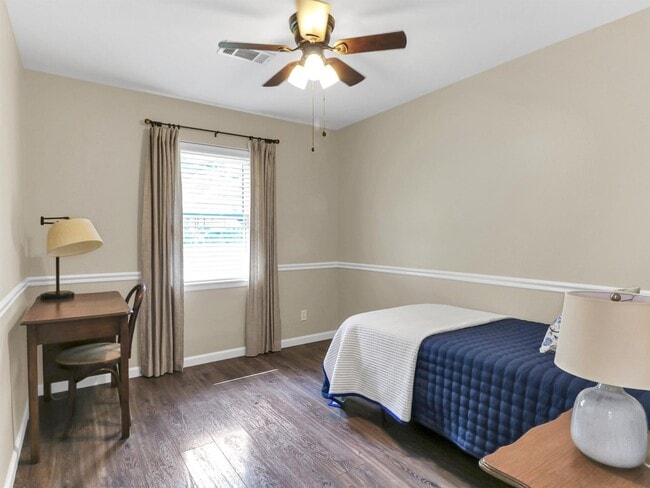 Photo - 805 Bluebonnet Ln