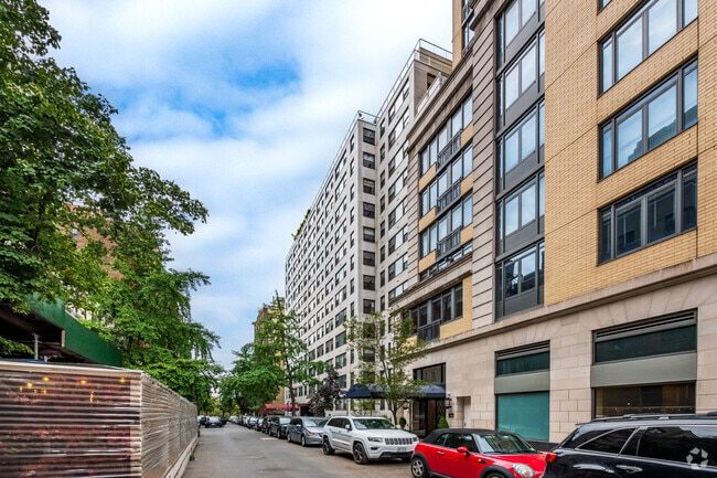 Photo - 420 E 51st St