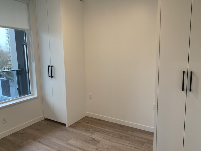 Photo - 13428 105 Ave