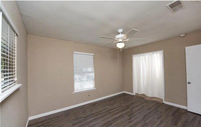 Photo - 3 Bed 3 Bath House next to West Campus