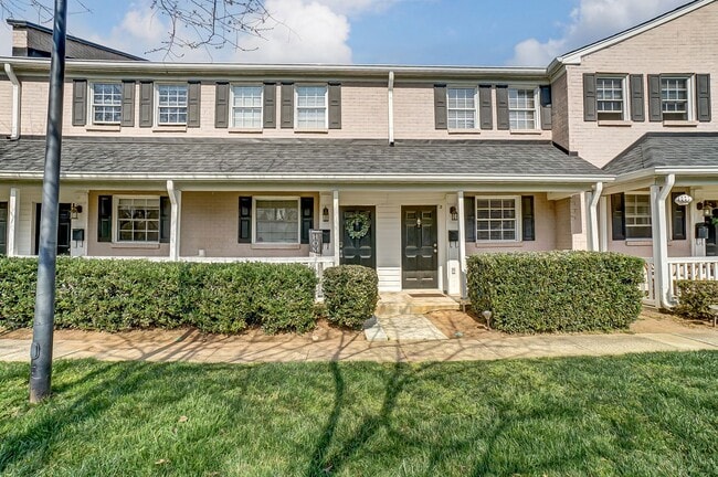 Charming Townhome in Sought-After Williams... - Charming Townhome in Sought-After Williams...