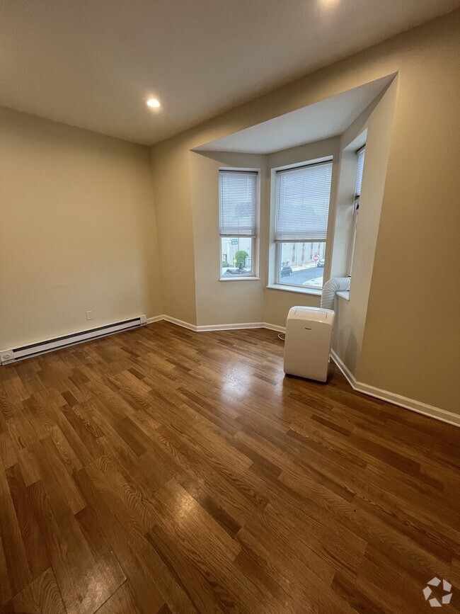 Building Photo - 1320 N 52nd St Unit 2 Rental