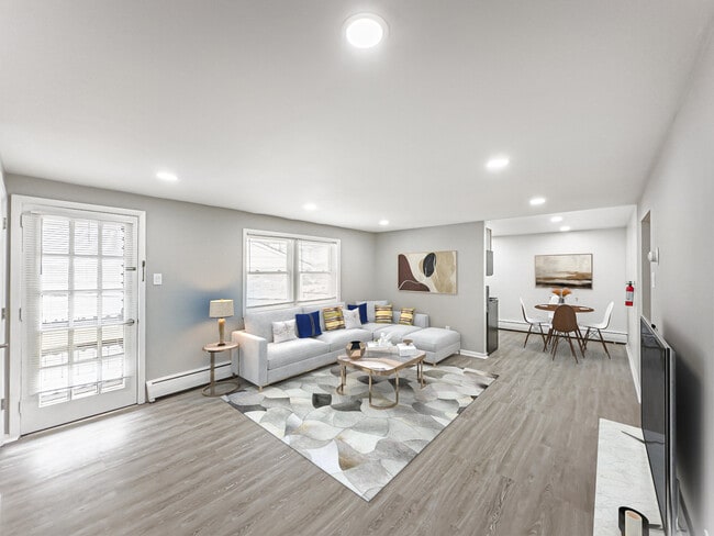 Living Room - Hamilton Court Apartments