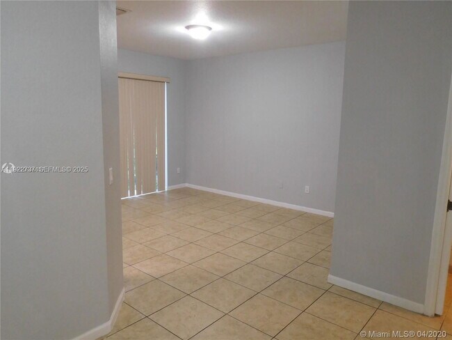 Photo - 650 NE 22nd Terrace