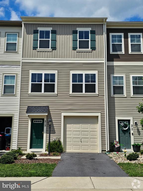 Building Photo - 215 Crofton Ct Rental