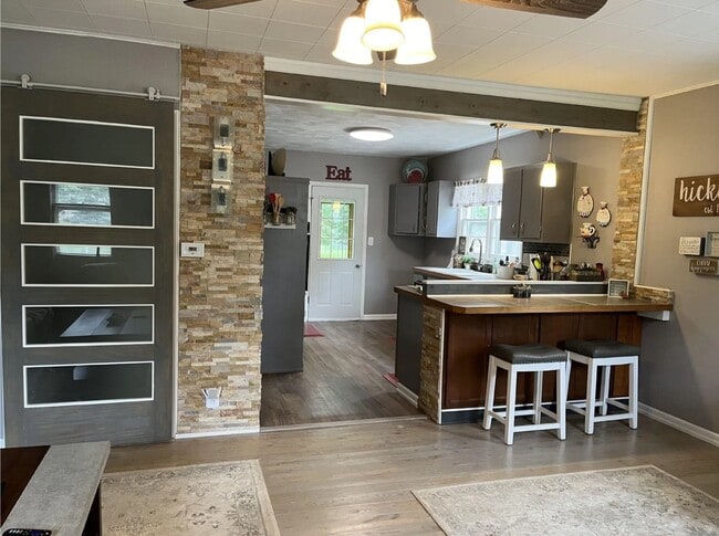 LR to Kitchen View - 1909 Robin Rd