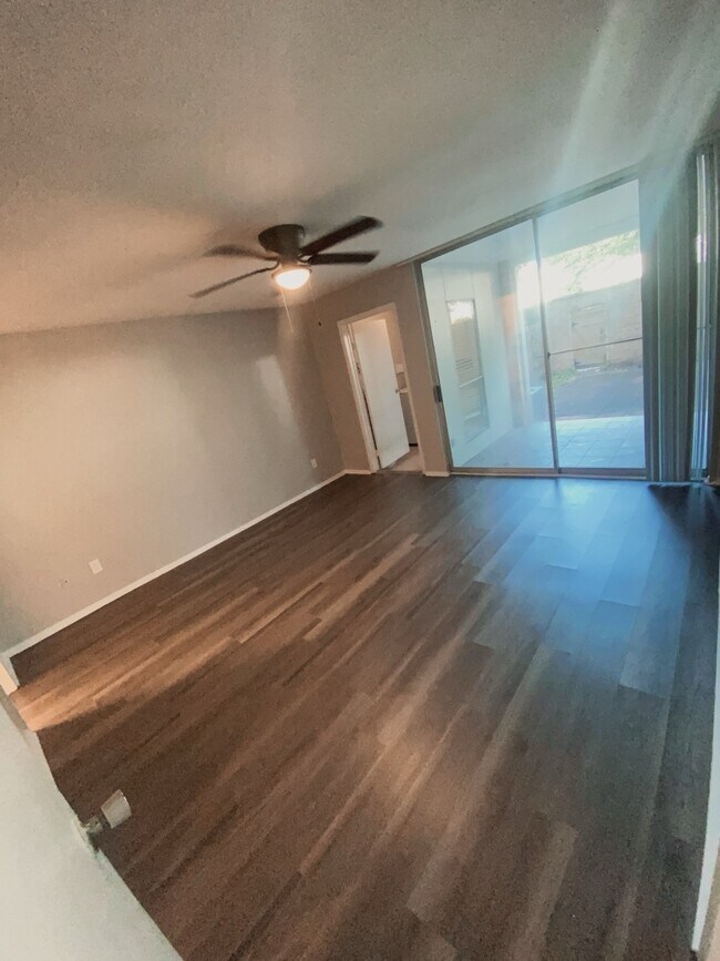 Building Photo - 2210 Dorrington St Unit 104