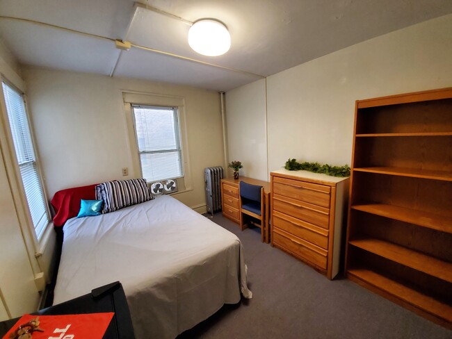 Room 24 - 210 Dryden Rd Apartments