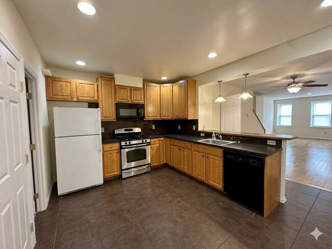 Photo - 4720 Fowler St