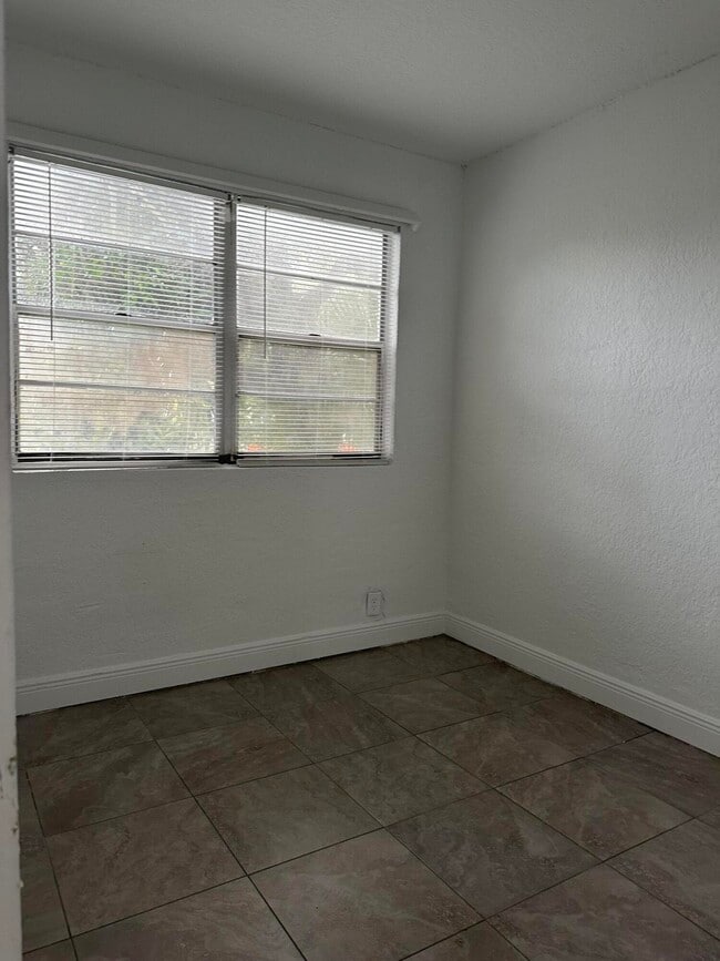 Photo - 608 5th St Unit 2