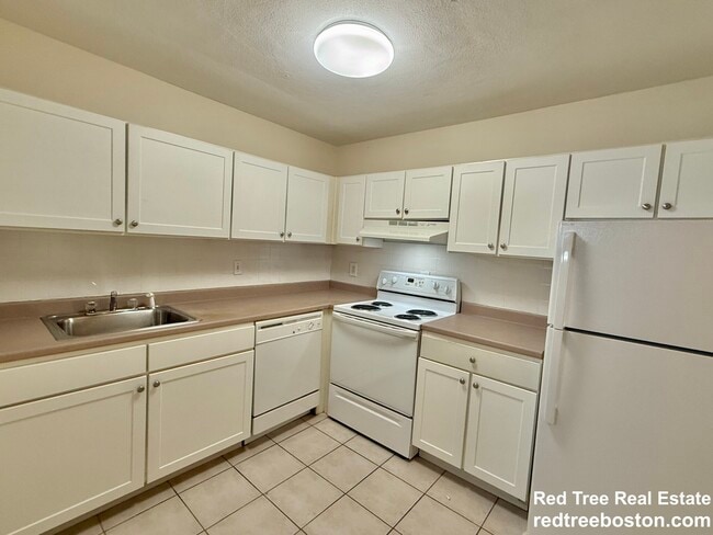 Building Photo - 245 Main St Unit 17