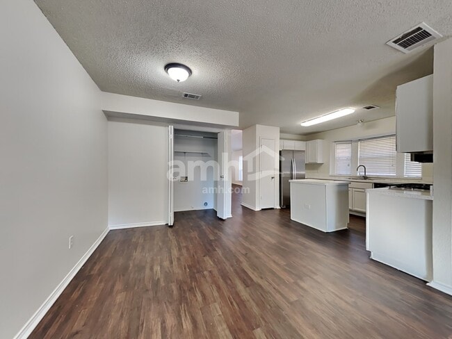 Photo - 1364 Honeysuckle Ln